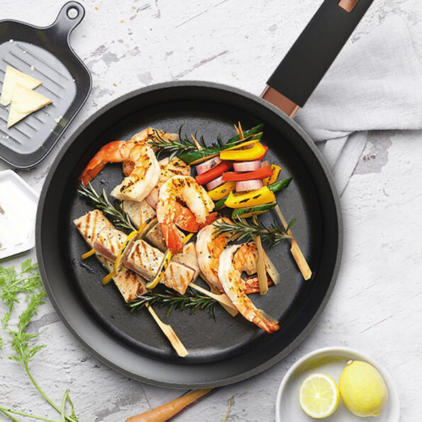 Ultra Titanium Non-Stick Deep Pan (28 cm)